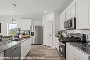 1955 Hamilton Ave, Nome, TX 77629 - Photo 4