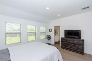 9919 Summer Peony Ct, Baytown, TX 77521 - Photo 16