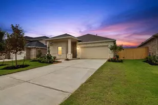 7930 Jade Crst Dr, Angleton, TX 77515 - Photo 2