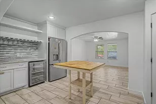 8159 Glenhollow Dr, Houston, TX 77033 - Photo 6