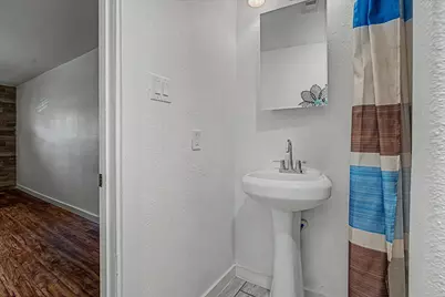 8159 Glenhollow Drive, Houston, TX 77033 - Photo 16
