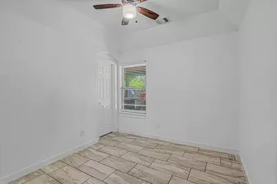 8159 Glenhollow Drive, Houston, TX 77033 - Photo 24