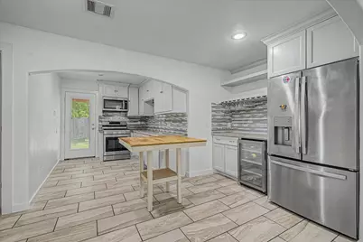 8159 Glenhollow Drive, Houston, TX 77033 - Photo 4