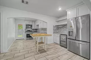 8159 Glenhollow Dr, Houston, TX 77033 - Photo 4