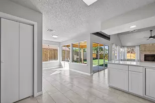 11406 Caesar Dr, Houston, TX 77477 - Photo 8