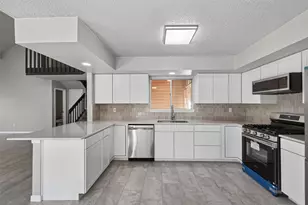 11406 Caesar Dr, Houston, TX 77477 - Photo 2