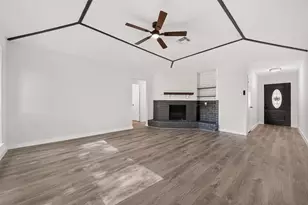 13722 New Village Ln, Sugar Land, TX 77498 - Photo 4