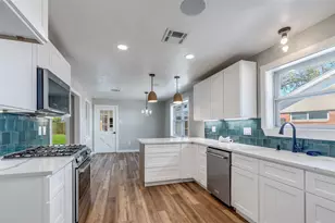 2406 Shelia St, Pearland, TX 77581 - Photo 12