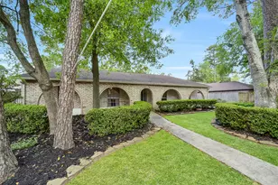 15607 Artoys Dr, Tomball, TX 77377 - Photo 2