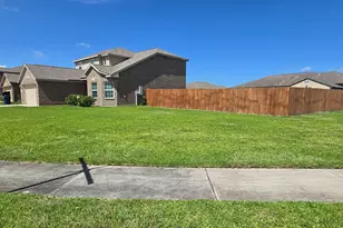 2318 Oyster Bay Ave, La Marque, TX 77568 - Photo 2