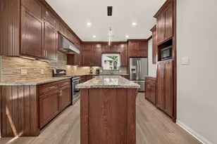 619 Flaghoist Ln, Houston, TX 77079 - Photo 18