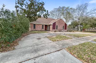 10614 Huntington Point Dr, Houston, TX 77099 - Photo 2