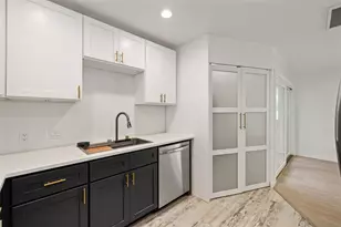909 Silber Rd, Houston, TX 77024 - Photo 10