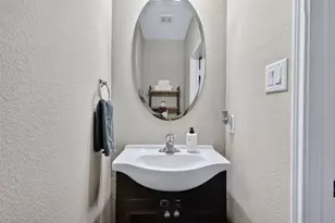 1114 Larks Trace Ln, Houston, TX 77090 - Photo 14