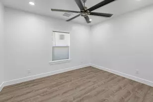 321 Briarwood Dr, Baytown, TX 77520 - Photo 18