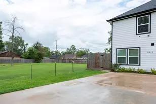 8635 Sunderland Rd, Houston, TX 77028 - Photo 2