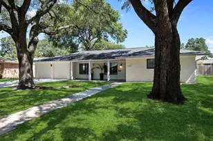 704 Fleetwood St, Baytown, TX 77520 - Photo 2