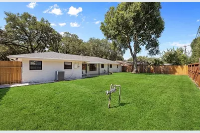 704 Fleetwood Street, Baytown, TX 77520 - Photo 46