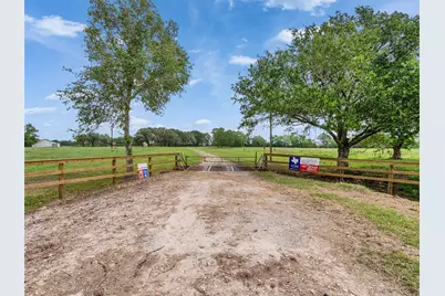 2100 Pine Knoll Road, Bay City, TX 77414 - Photo 2