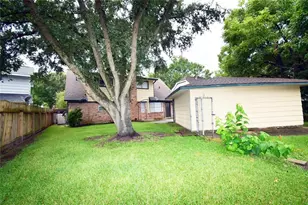 1806 Cedarwood Ct, Sugar Land, TX 77498 - Photo 24