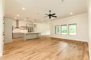 216 Creekside Ln, Lake Jackson, TX 77566 - Photo 10