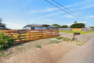 111 Caribbean Dr, Corpus Christi, TX 78418 - Photo 2