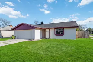 2302 Green Knoll Dr, Houston, TX 77067 - Photo 2