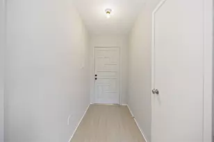 2302 Green Knoll Dr, Houston, TX 77067 - Photo 4