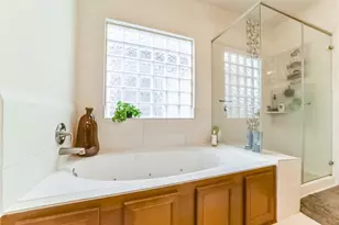 1517 Miles Oaks Pl, Houston, TX 77043 - Photo 24