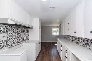 1230 W 4th St, Freeport, TX 77541 - Photo 22