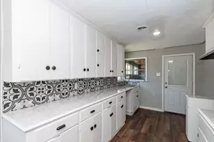 1230 W 4th St, Freeport, TX 77541 - Photo 18