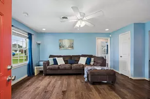 1517 Wayside Dr, Texas City, TX 77590 - Photo 2