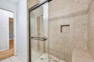 1007 Plum St, La Marque, TX 77568 - Photo 10