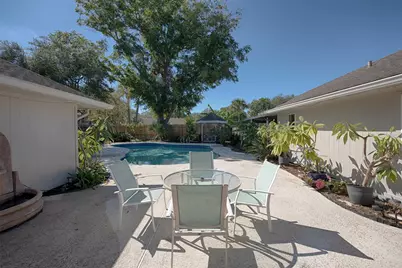 18502 Vinland Drive, Nassau Bay, TX 77058 - Photo 40