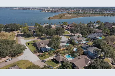18502 Vinland Drive, Nassau Bay, TX 77058 - Photo 46