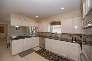 18502 Vinland Dr, Nassau Bay, TX 77058 - Photo 14