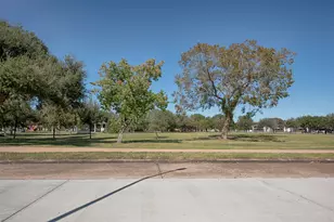 18502 Vinland Dr, Nassau Bay, TX 77058 - Photo 46