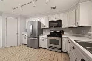 10807 Oasis Dr, Houston, TX 77096 - Photo 8
