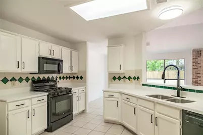 16342 Maple Downs Lane, Sugar Land, TX 77498 - Photo 18