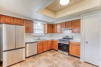 6918 Skyline Park Drive, Katy, TX 77449 - Photo 8