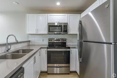 645 E 11th 1/2 Street #16, Houston, TX 77008 - Photo 2