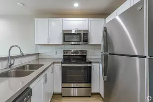 645 E 11th 1/2 St, Houston, TX 77008 - Photo 2