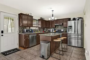 3810 Ridge Canyon Rd, Baytown, TX 77521 - Photo 6