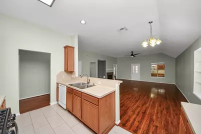 1103 Lake Shore Drive, Pearland, TX 77581 - Photo 6