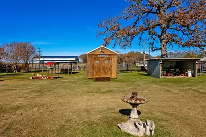 409 W Morgan Street, Franklin, TX 77856 - Photo 30