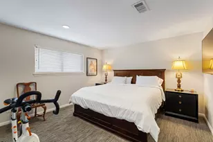 1918 Stoney Brook Dr, Houston, TX 77063 - Photo 28