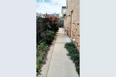 6201 Beverlyhill Street #8, Houston, TX 77057 - Photo 14