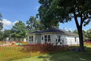 2310 Fitz Lee St, Waller, TX 77484 - Photo 4
