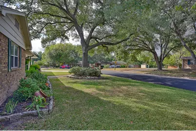 2413 Lynne Way, Brenham, TX 77833 - Photo 2