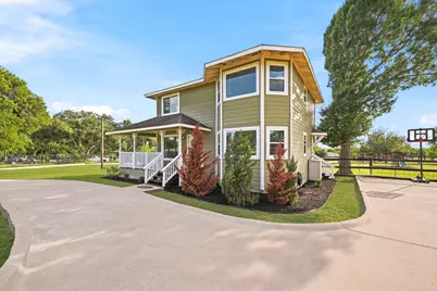 133 Meadow View Boulevard, Del Valle, TX 78617 - Photo 4